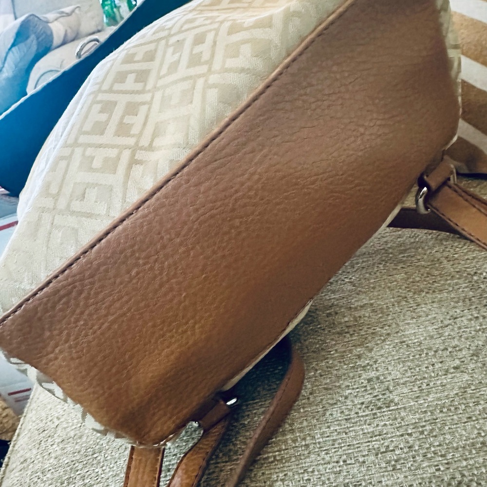 Tommy Hilfiger Signature ‎ Logo Backpack With Vegan Leather Trim | 12" X 10" - Picture 5 of 16